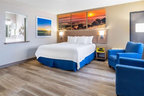Days Inn by Wyndham Sioux Falls Airport - image 11