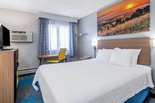 Days Inn by Wyndham Sioux Falls Airport - image 14