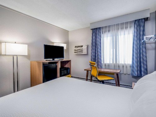Days Inn by Wyndham Sioux Falls Airport - image 15