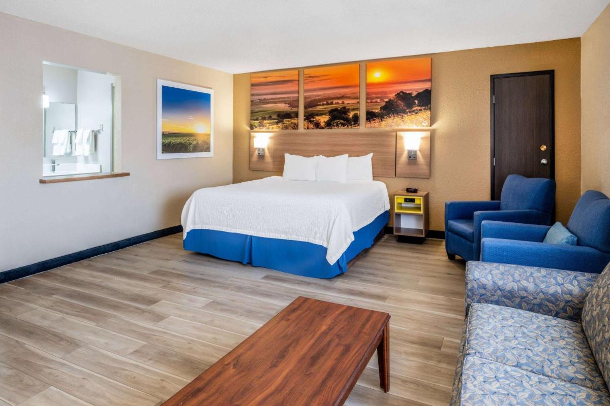 Days Inn by Wyndham Sioux Falls Airport - image 2