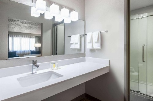 Days Inn by Wyndham Sioux Falls Airport - image 24