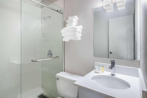 Days Inn by Wyndham Sioux Falls Airport - image 25