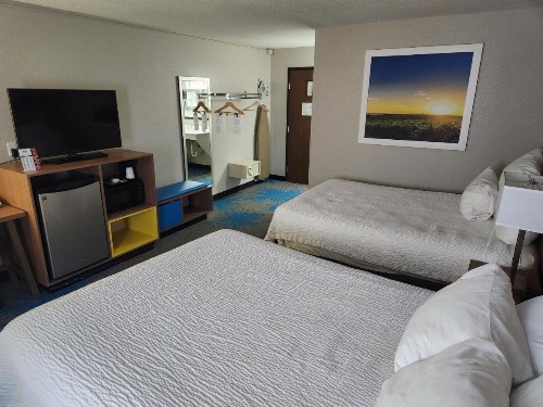 Days Inn by Wyndham Sioux Falls Airport - image 36