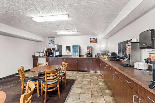 Days Inn by Wyndham Sioux Falls - image 10