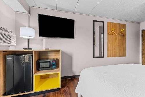 Days Inn by Wyndham Sioux Falls - image 13