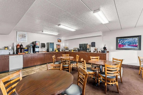 Days Inn by Wyndham Sioux Falls - image 9