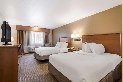 Best Western Empire Towers - image 25