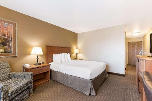 Best Western Empire Towers - image 27