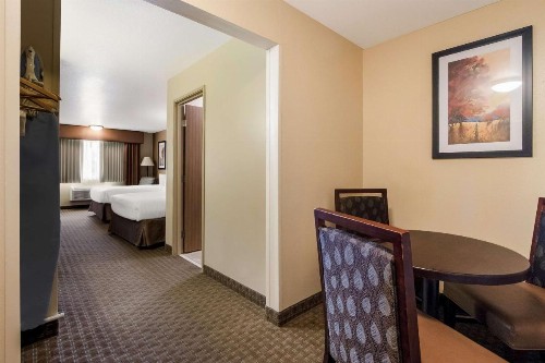 Best Western Empire Towers - image 39