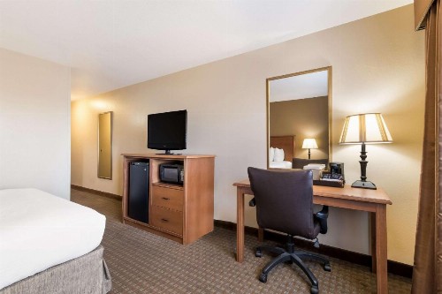 Best Western Empire Towers - image 9