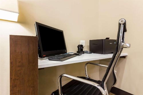 Comfort Suites - Sioux Falls - image 13