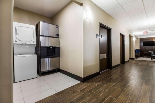 Comfort Suites - Sioux Falls - image 16