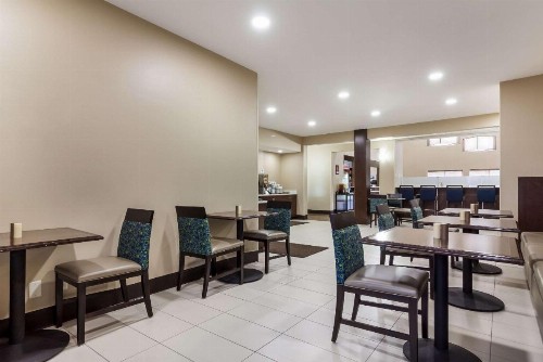 Comfort Suites - Sioux Falls - image 18