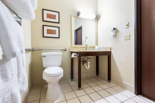 Comfort Suites - Sioux Falls - image 19