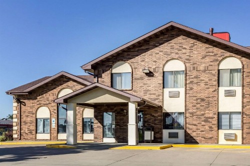 Econo Lodge North Sioux Falls - image 16