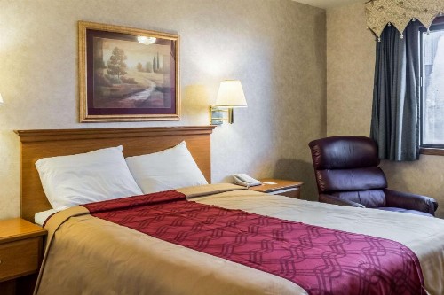 Econo Lodge North Sioux Falls - image 19