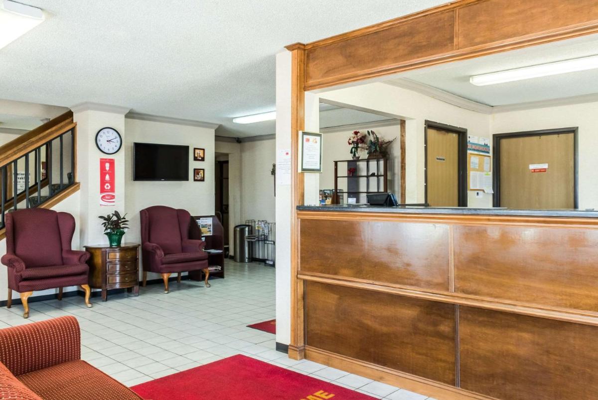 Econo Lodge North Sioux Falls - image 2