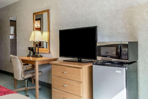 Econo Lodge North Sioux Falls - image 20