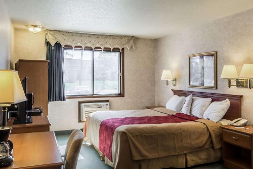 Econo Lodge North Sioux Falls - image 23
