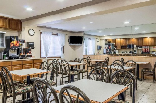 Econo Lodge North Sioux Falls - image 36