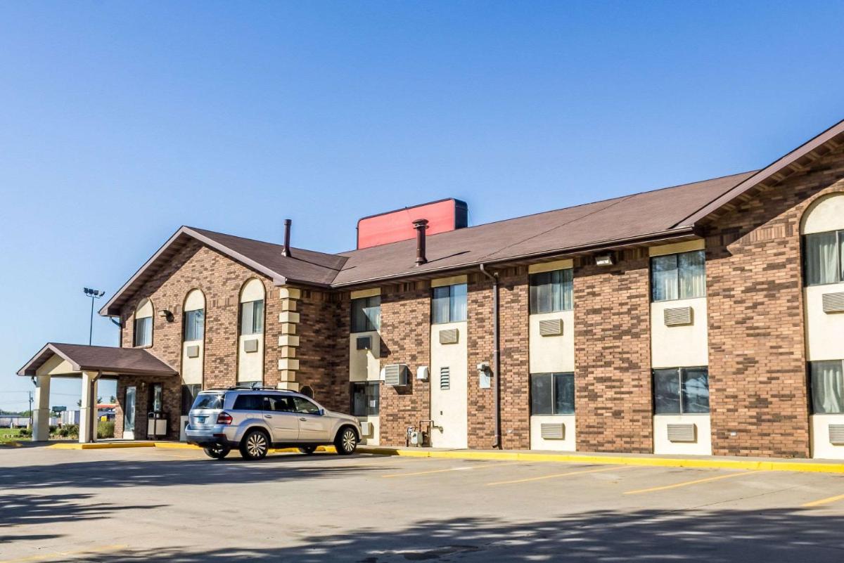 Econo Lodge North Sioux Falls - image 5