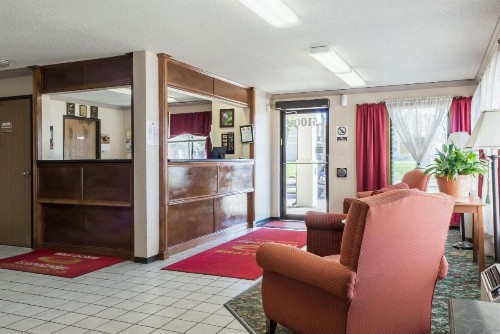 Econo Lodge North Sioux Falls - image 6