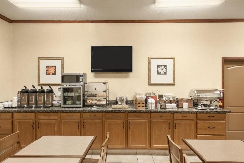 Country Inn & Suites by Radisson Sioux Falls SD - image 4