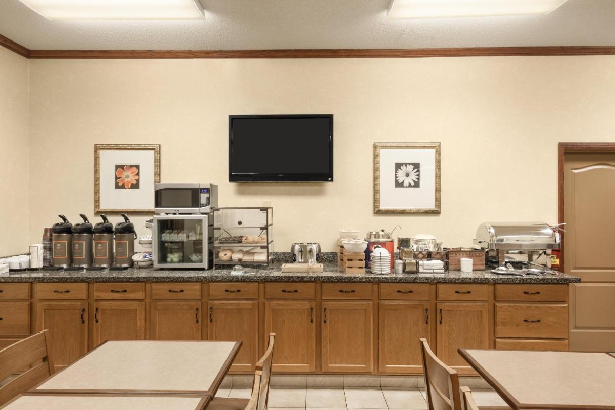 Country Inn & Suites by Radisson Sioux Falls SD - image 4