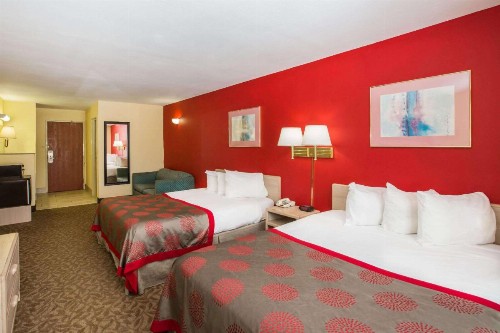 Ramada by Wyndham Sioux Falls - image 10