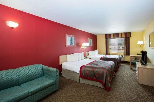 Ramada by Wyndham Sioux Falls - image 11