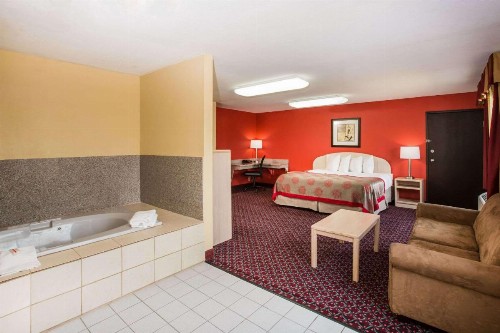 Ramada by Wyndham Sioux Falls - image 15