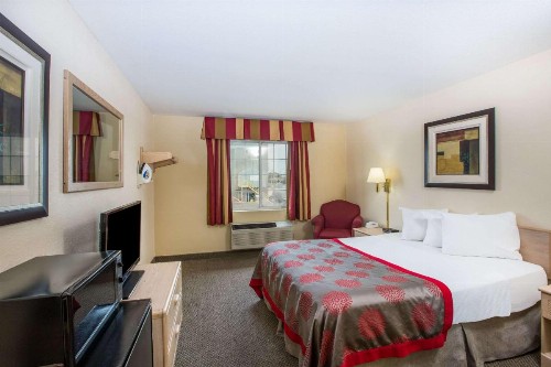 Ramada by Wyndham Sioux Falls - image 17