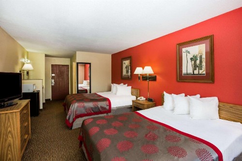 Ramada by Wyndham Sioux Falls - image 19