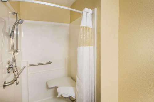 Ramada by Wyndham Sioux Falls - image 20
