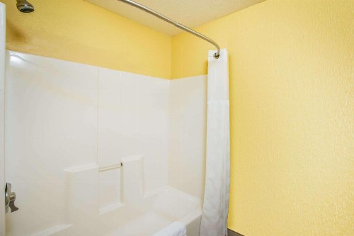Ramada by Wyndham Sioux Falls - image 22