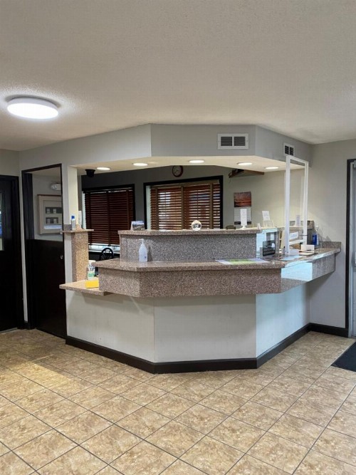 Ramada by Wyndham Sioux Falls - image 4