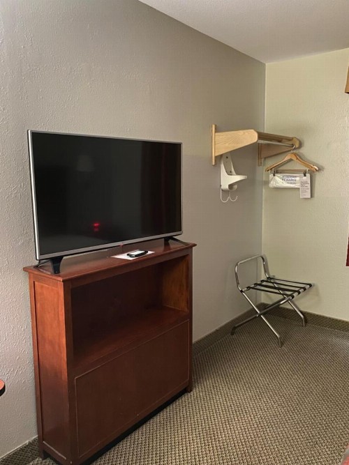Ramada by Wyndham Sioux Falls - image 5