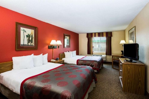 Ramada by Wyndham Sioux Falls - image 8