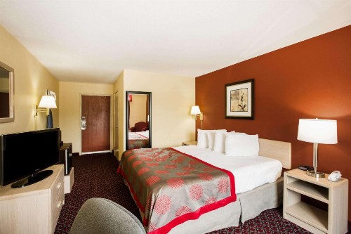 Ramada by Wyndham Sioux Falls - image 9