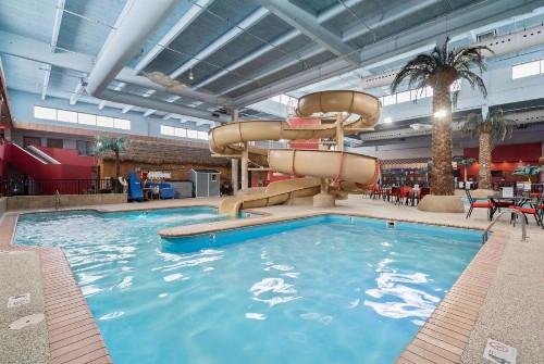 Ramada by Wyndham Sioux Falls Airport - Waterpark Resort & Event Center