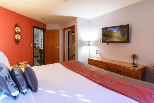 Ramada by Wyndham Sioux Falls Airport - Waterpark Resort & Event Center - image 17
