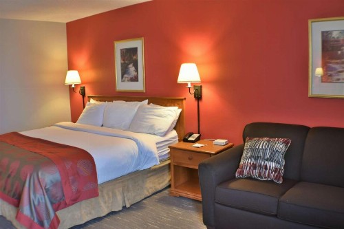 Ramada by Wyndham Sioux Falls Airport - Waterpark Resort & Event Center - image 19