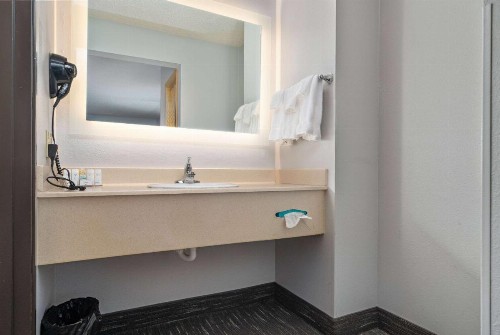 Ramada by Wyndham Sioux Falls Airport - Waterpark Resort & Event Center - image 21