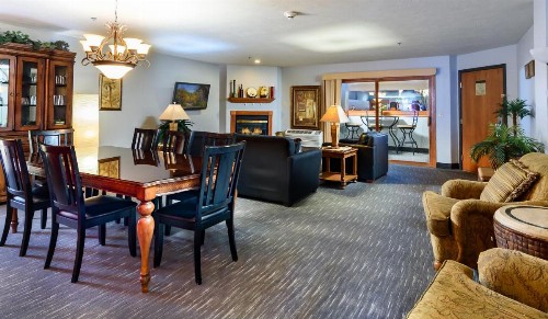 Ramada by Wyndham Sioux Falls Airport - Waterpark Resort & Event Center - image 28