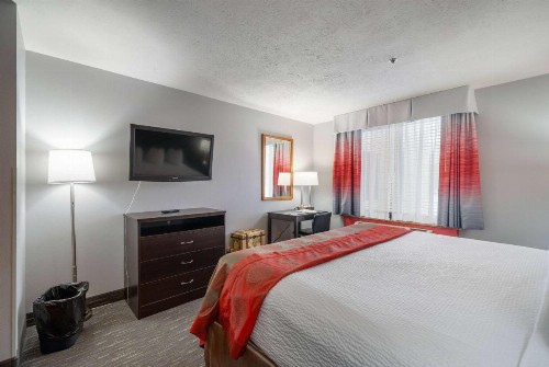 Ramada by Wyndham Sioux Falls Airport - Waterpark Resort & Event Center - image 33