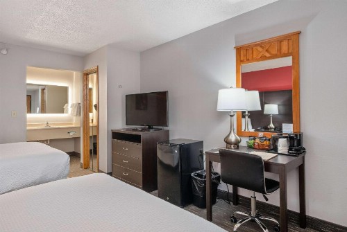 Ramada by Wyndham Sioux Falls Airport - Waterpark Resort & Event Center - image 41