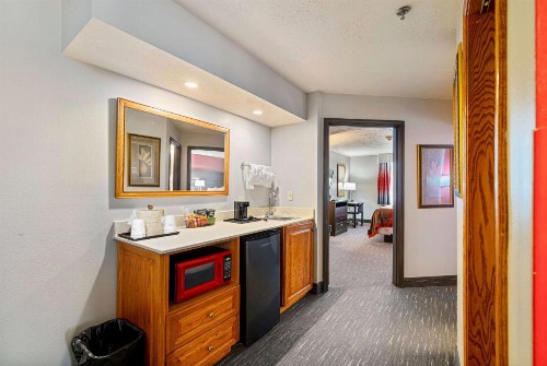 Ramada by Wyndham Sioux Falls Airport - Waterpark Resort & Event Center - image 42