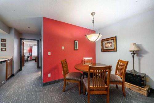Ramada by Wyndham Sioux Falls Airport - Waterpark Resort & Event Center - image 45