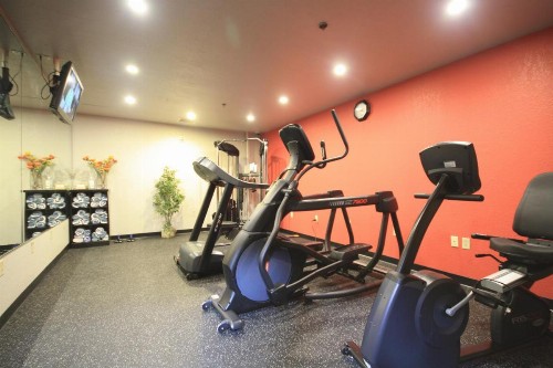 Ramada by Wyndham Sioux Falls Airport - Waterpark Resort & Event Center - image 9
