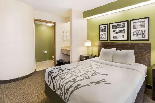 Sleep Inn Airport Sioux Falls - image 20